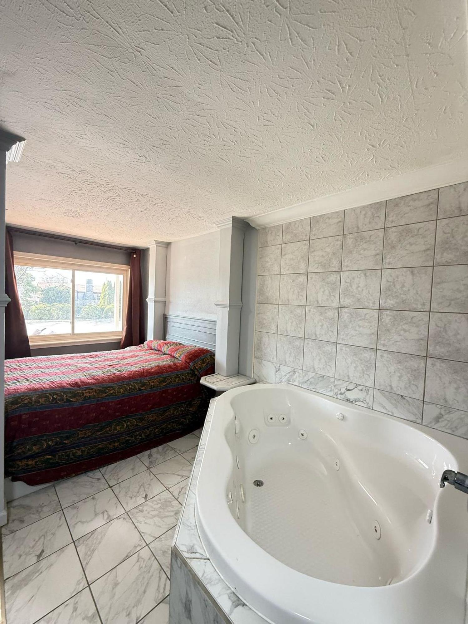 Blisspoint Inn Fka Motel 6T7 インディアナポリス エクステリア 写真