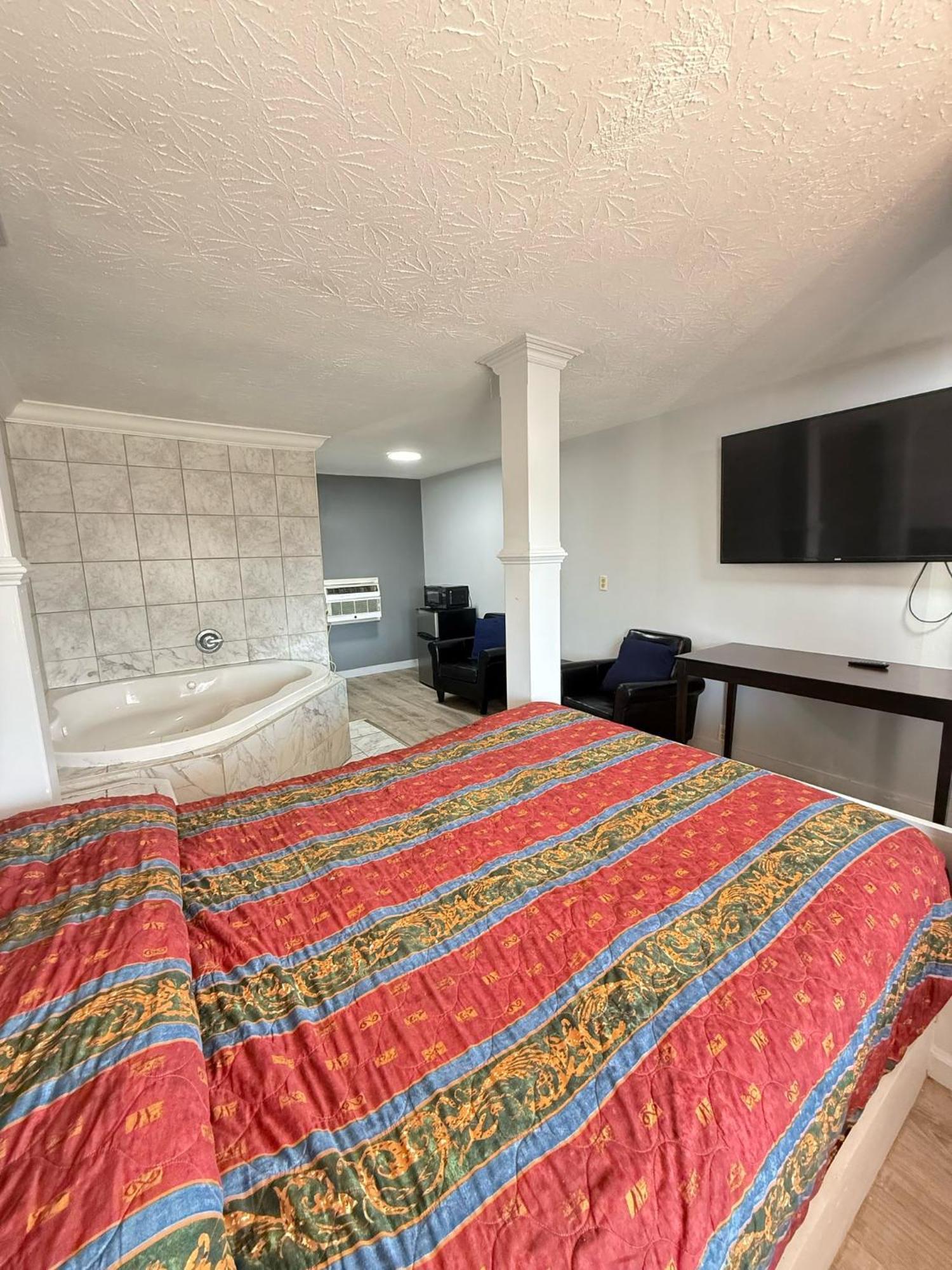 Blisspoint Inn Fka Motel 6T7 インディアナポリス エクステリア 写真