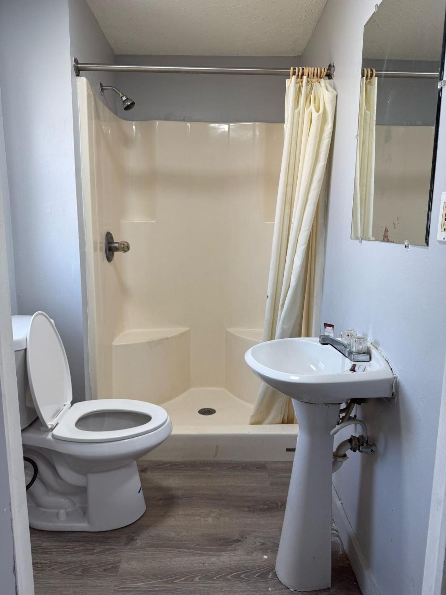 Blisspoint Inn Fka Motel 6T7 インディアナポリス エクステリア 写真