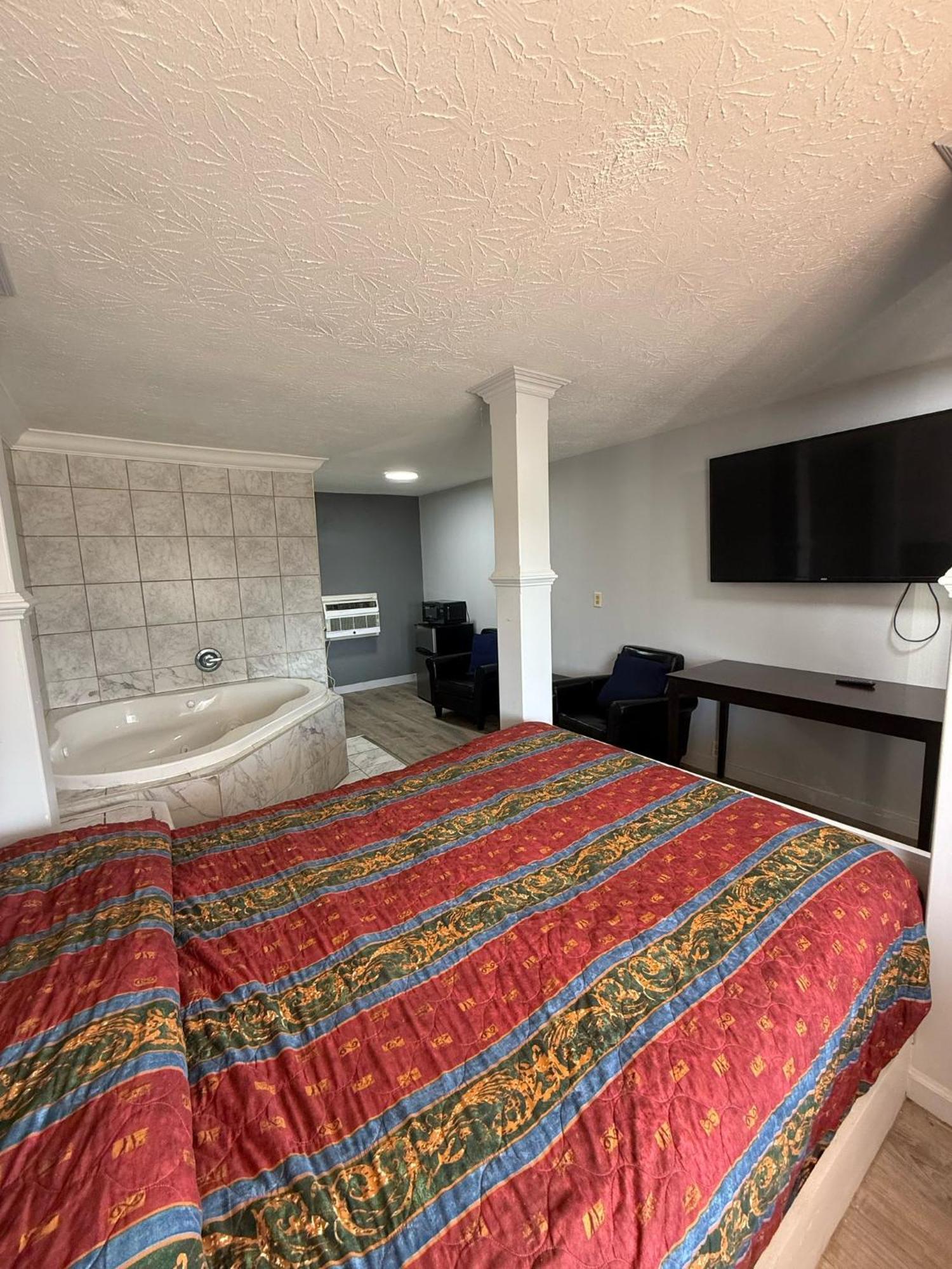 Blisspoint Inn Fka Motel 6T7 インディアナポリス エクステリア 写真